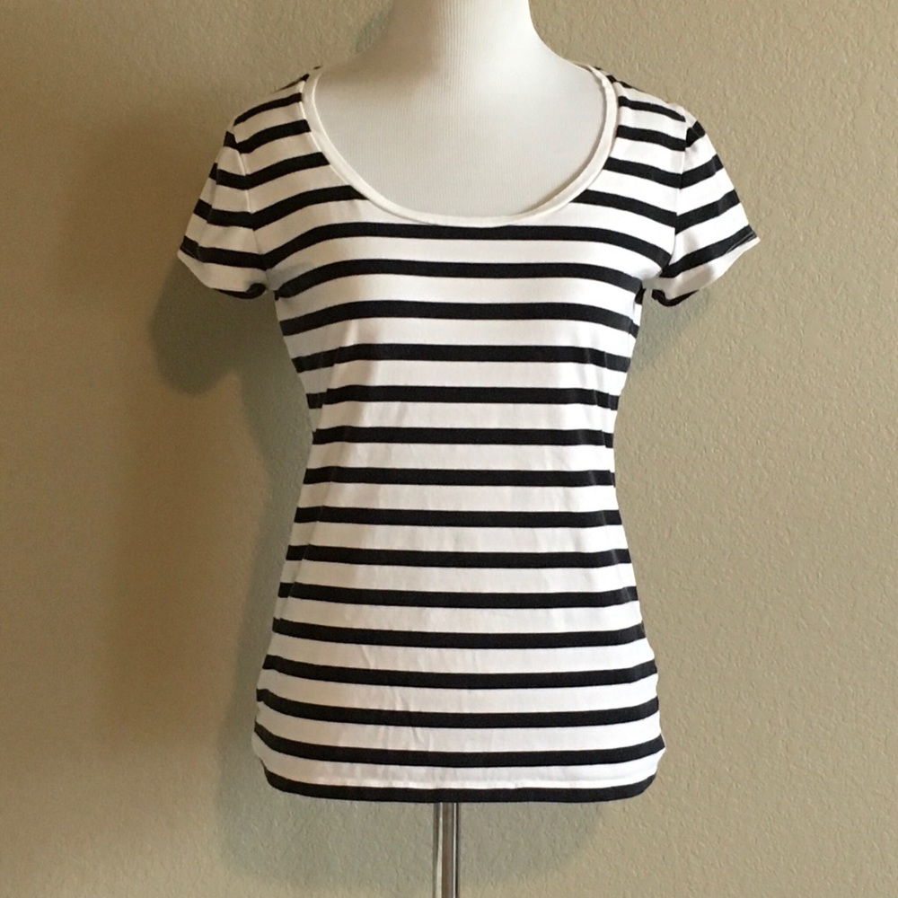 Scoop Neck Black and White Cotton Tee